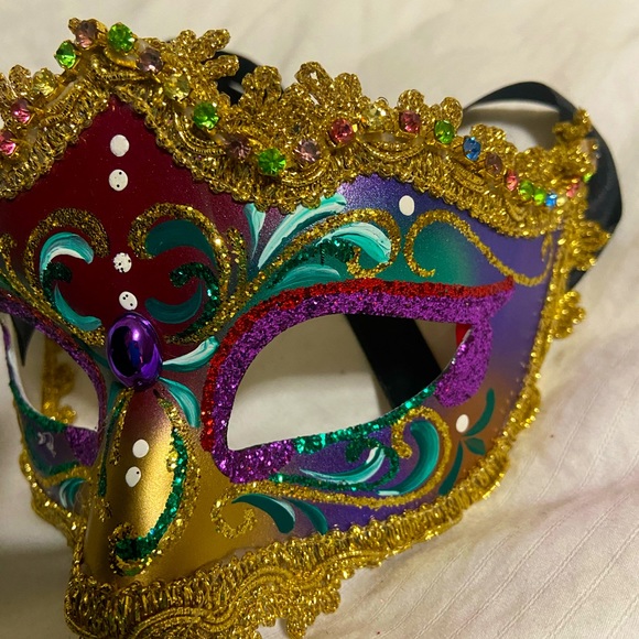 Pier 1 Imports Masquerade, Mardi Gras Venetian Mask Hand Painted, Signed Italy - Picture 3 of 6